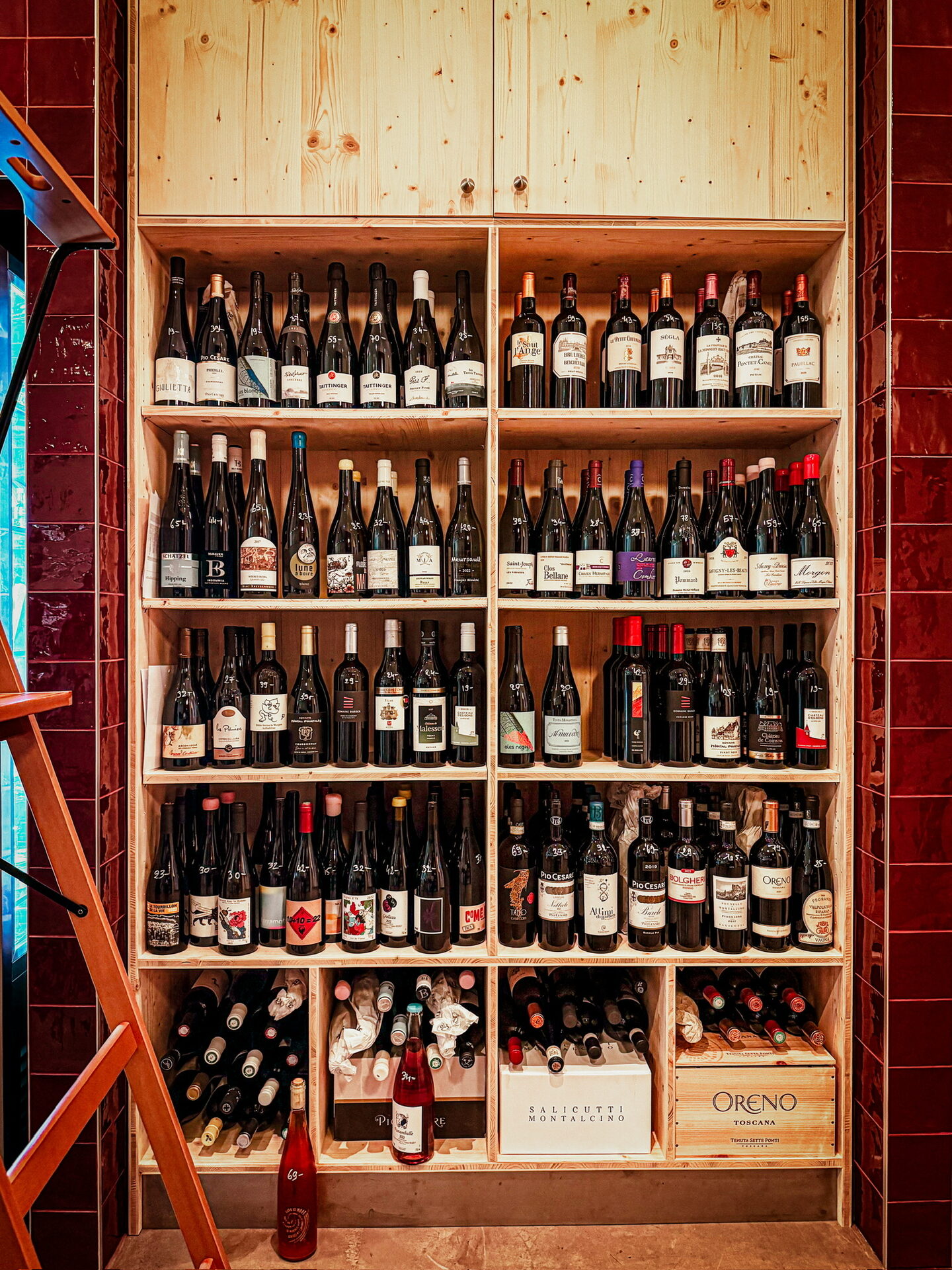 La cave de vins nature de Grand Appétit, place Bel-Air à Nyon